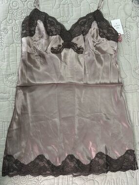 Gold Hawk Light Taupe Two Tone V-Back Lace Chemise Silk Cami M Brown Lace NWT